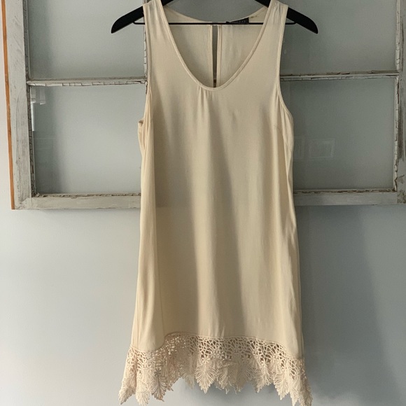 Astr Dresses & Skirts - ASTR Lace Hem Dress